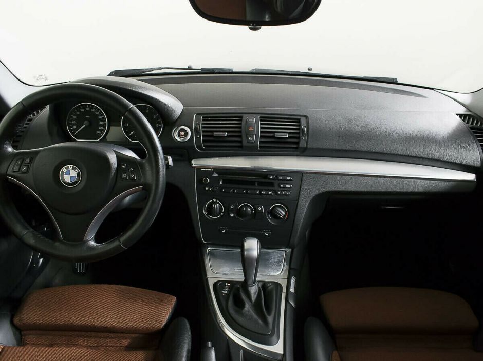 BMW 1 серии, 2.0 л, АТ, 2009 фото 10