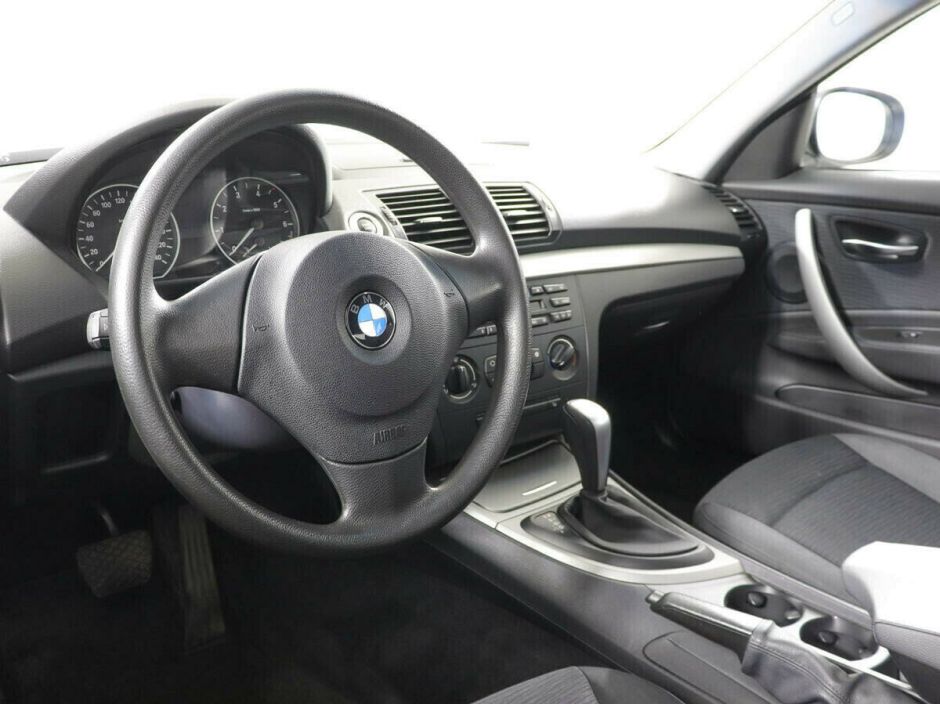 BMW 1 серии, 1.6 л, АТ, 2010 фото 1