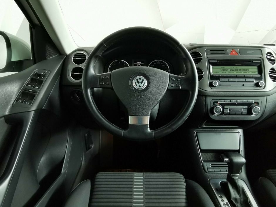 Volkswagen Tiguan, 2.0 л, АТ, 2011 фото 10