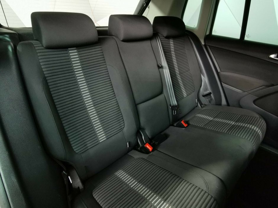 Volkswagen Tiguan, 2.0 л, АТ, 2011 фото 1