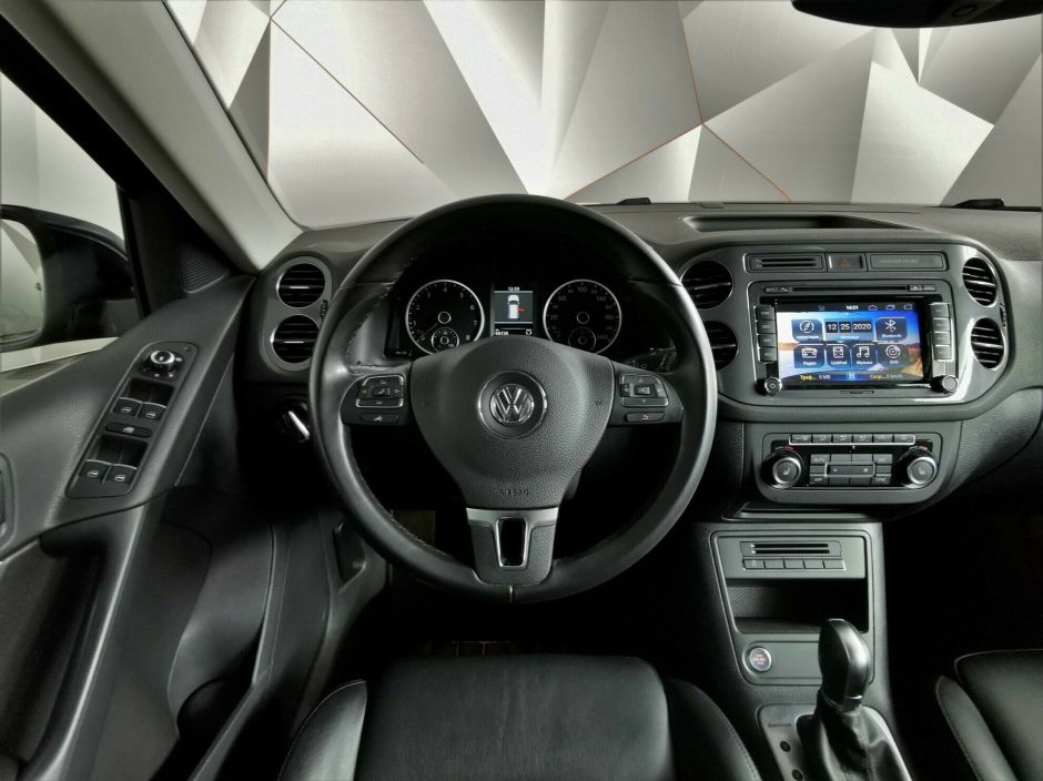 Volkswagen Tiguan, 2.0 л, АТ, 2015 фото 9