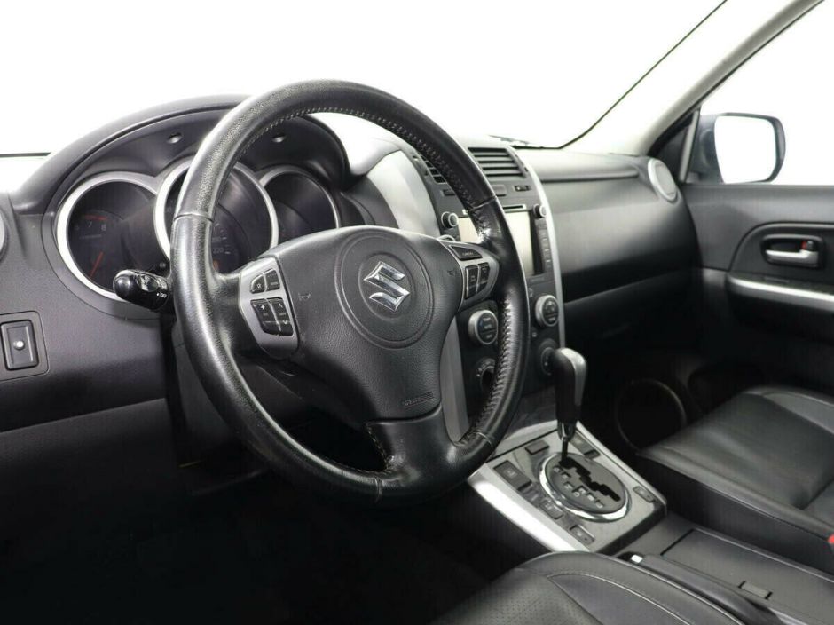 Suzuki Grand Vitara, 2.4 л, АТ, 2011 фото 1