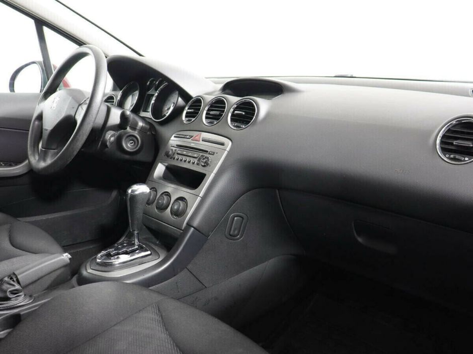 Peugeot 308, 1.6 л, АТ, 2011 фото 1