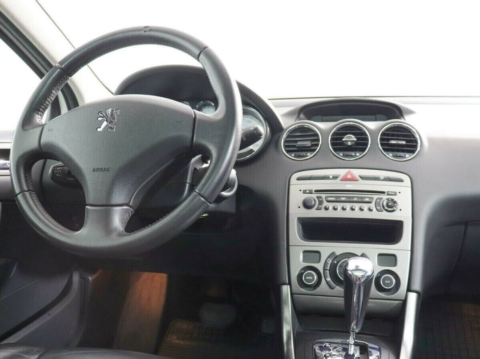 Peugeot 308, 1.6 л, АТ, 2011 фото 2