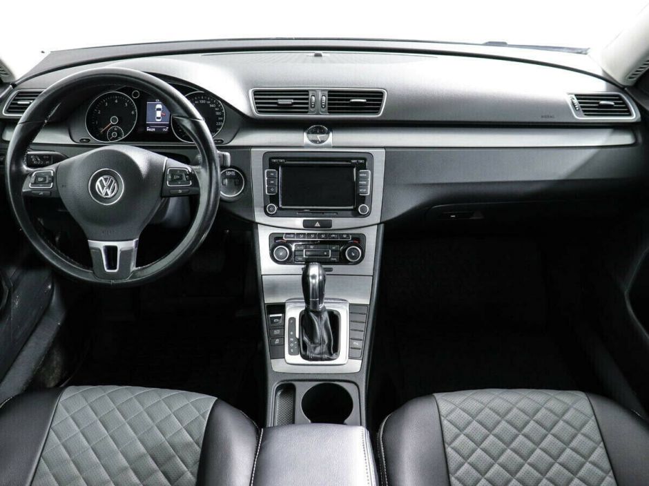 Volkswagen Passat, 1.8 л, Робот, 2011 фото 7