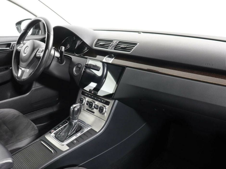Volkswagen Passat, 1.8 л, Робот, 2013 фото 10