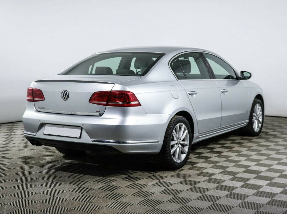 Volkswagen Passat, 1.8 л, Робот, 2014 фото 6