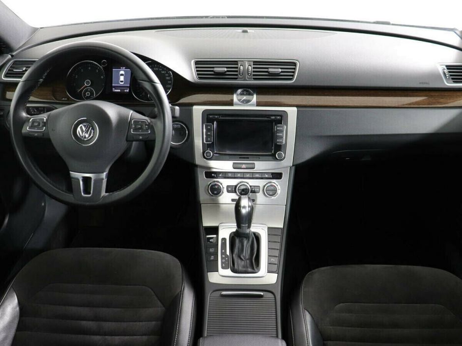Volkswagen Passat, 1.8 л, Робот, 2014 фото 1