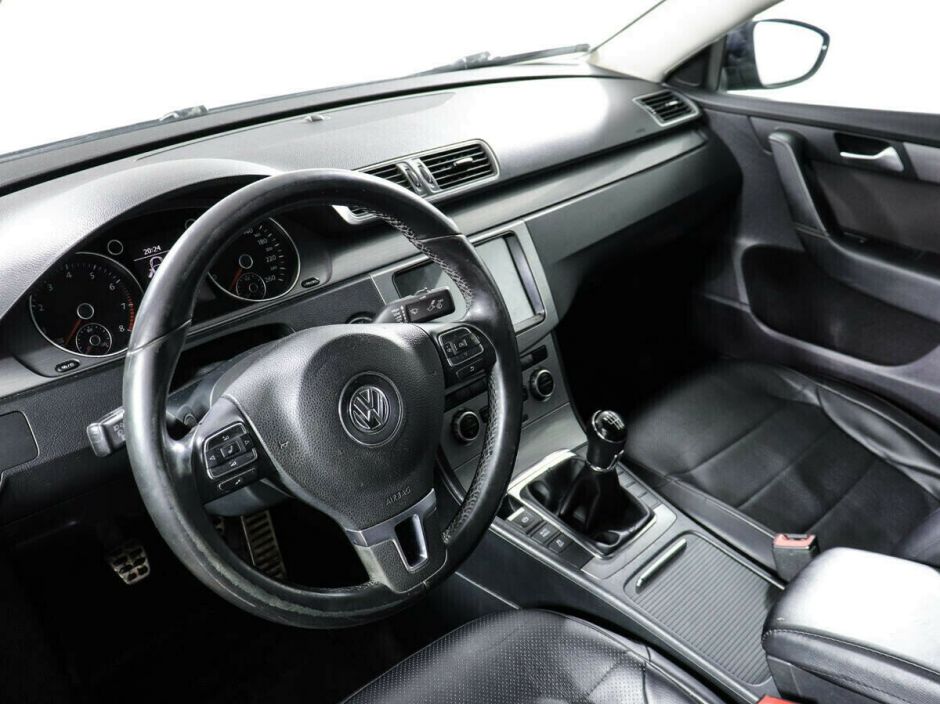 Volkswagen Passat, 1.8 л, МТ, 2011 фото 8