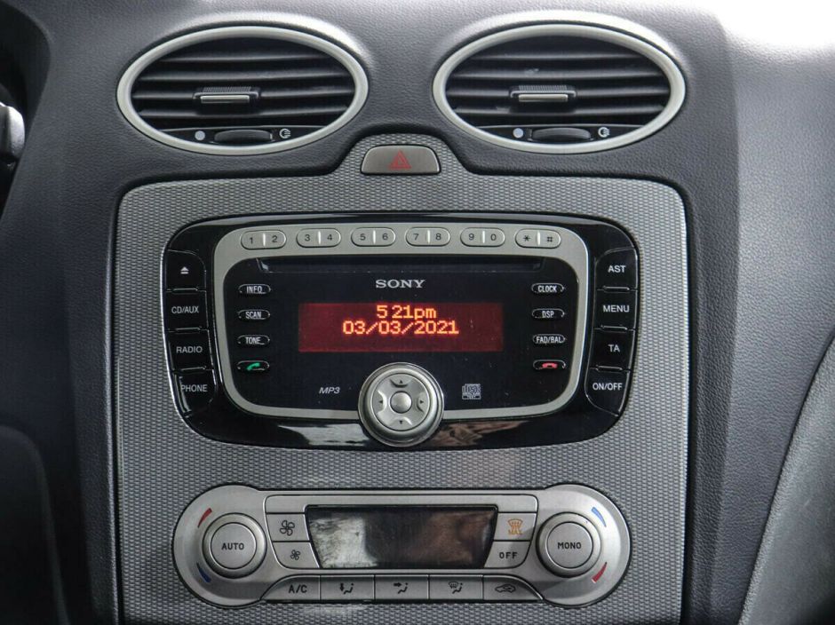 Ford Focus, 1.6 л, АТ, 2010 фото 2