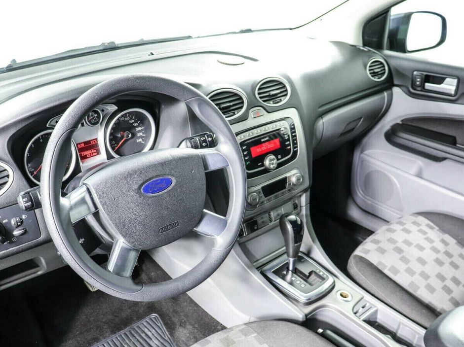 Ford Focus, 2.0 л, АТ, 2010 фото 8