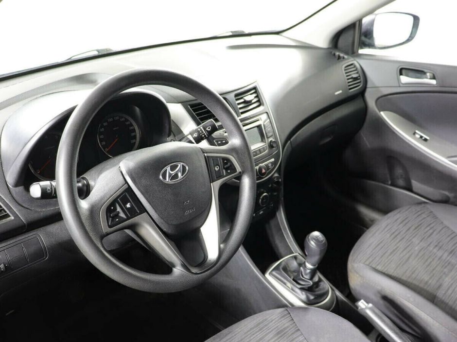 Hyundai Solaris, 1.6 л, МТ, 2016 фото 8