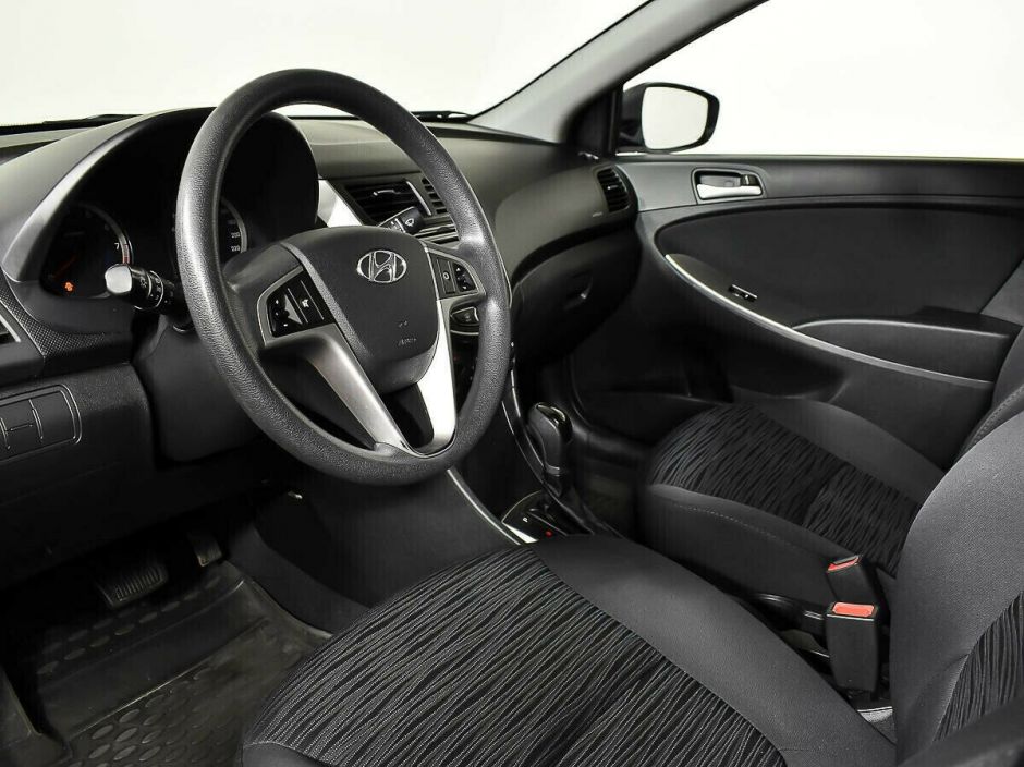 Hyundai Solaris, 1.6 л, АТ, 2015 фото 1