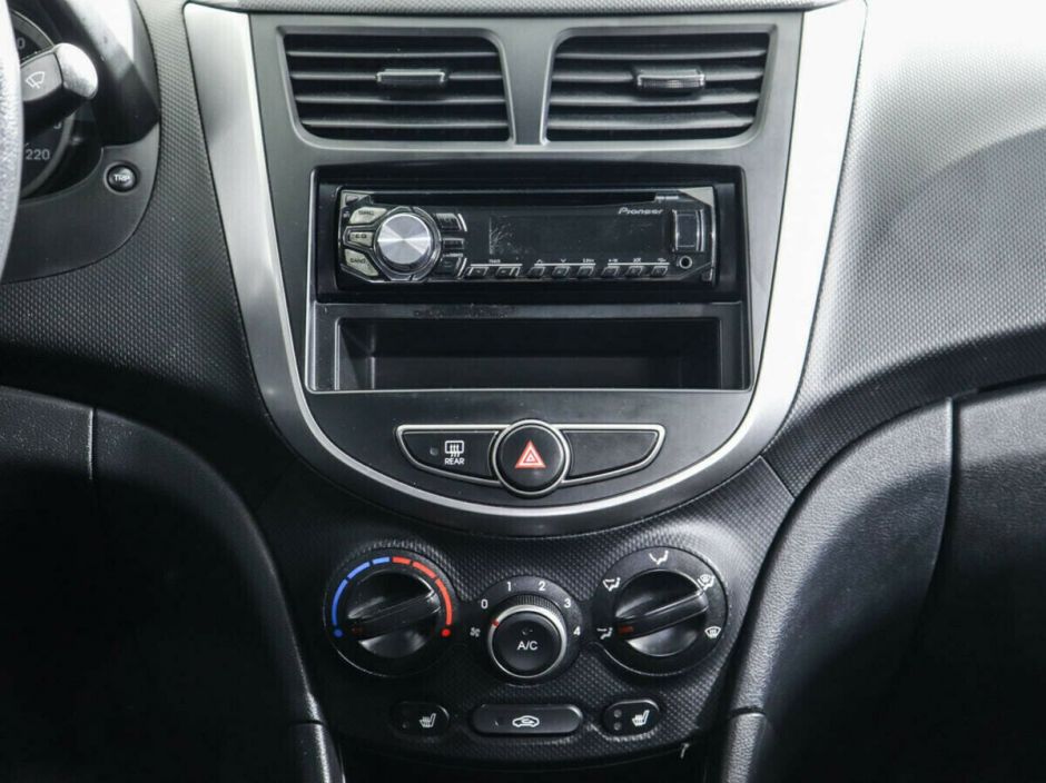 Hyundai Solaris, 1.6 л, МТ, 2017 фото 2