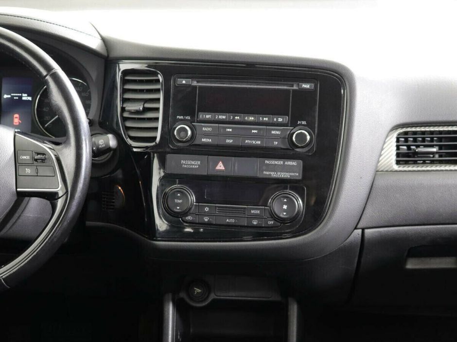Mitsubishi Outlander, 2.0 л, Вариатор, 2015 фото 2