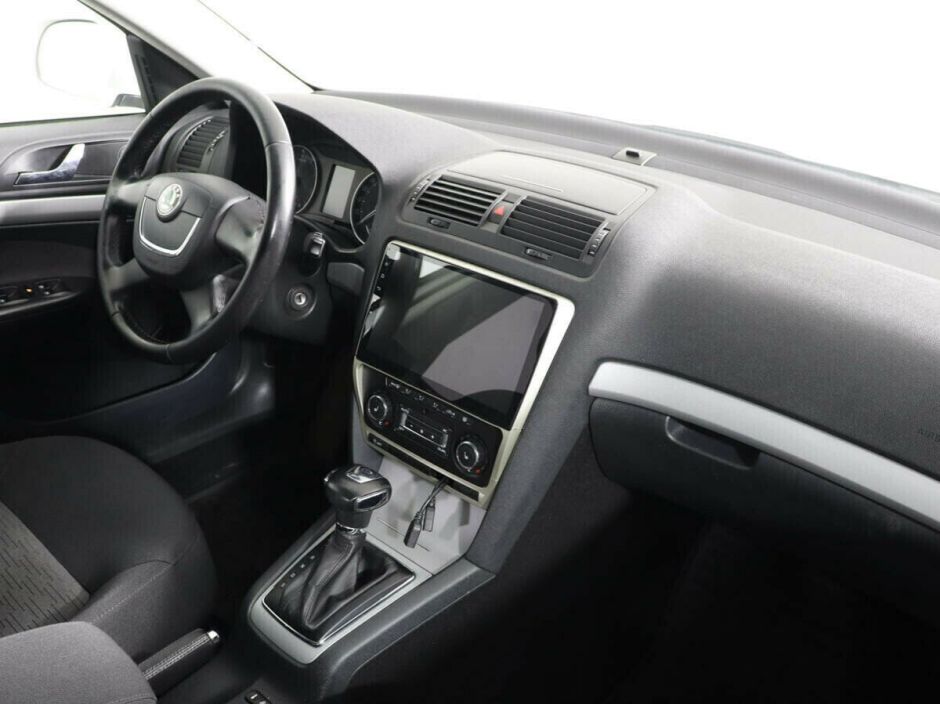 Skoda Octavia, 1.8 л, Робот, 2012 фото 1