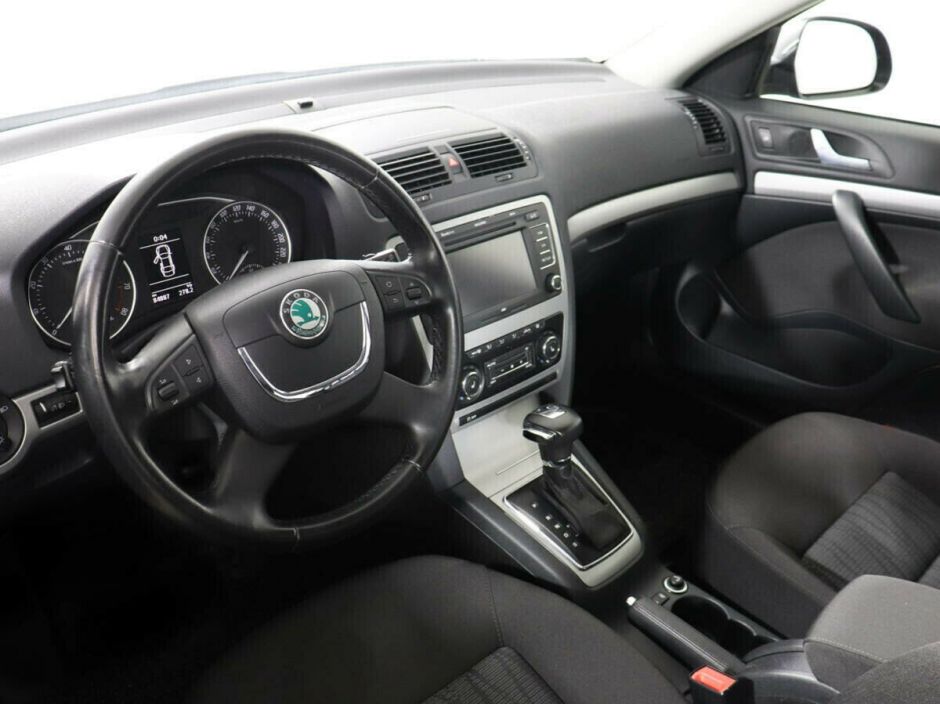 Skoda Octavia, 1.8 л, Робот, 2011 фото 7