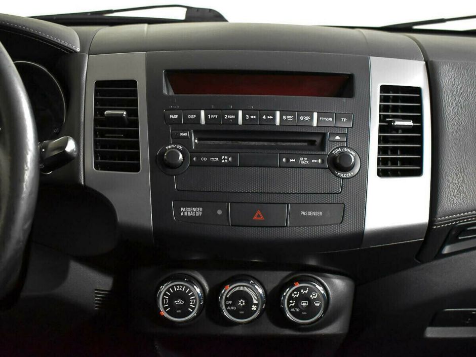 Mitsubishi Outlander, 2.0 л, Вариатор, 2010 фото 8