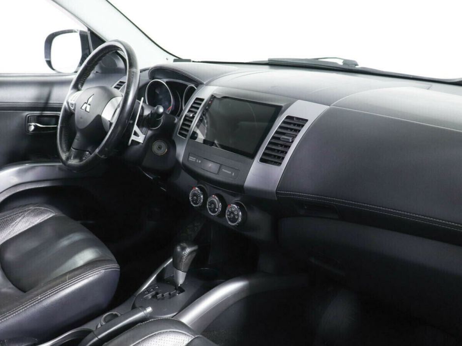Mitsubishi Outlander, 2.0 л, Вариатор, 2011 фото 8