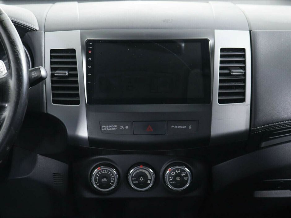 Mitsubishi Outlander, 2.0 л, Вариатор, 2011 фото 2