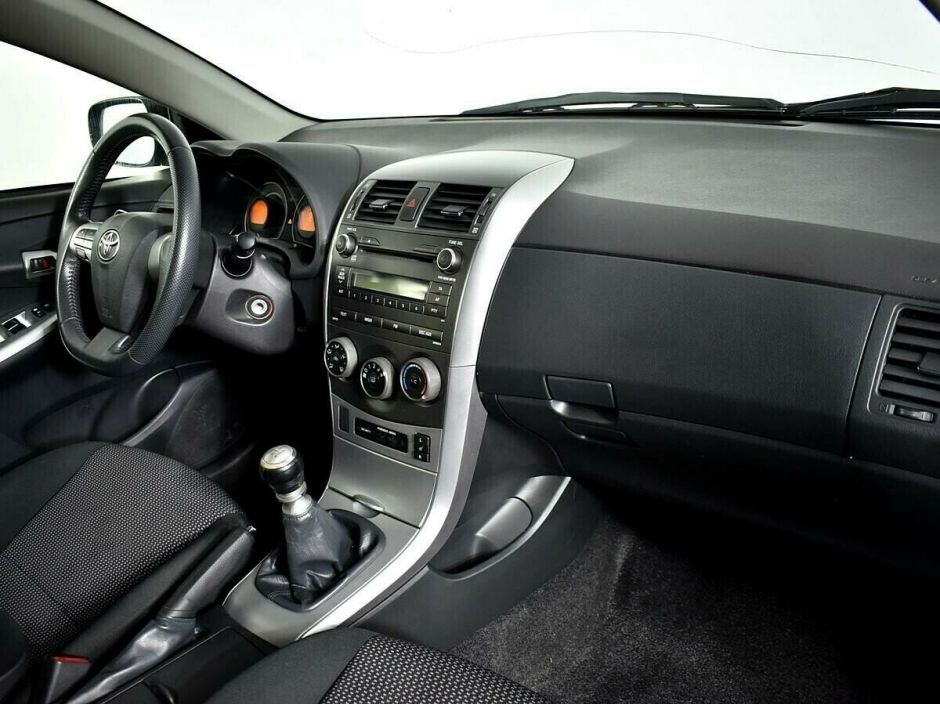 Toyota Corolla, 1.6 л, МТ, 2013 фото 2