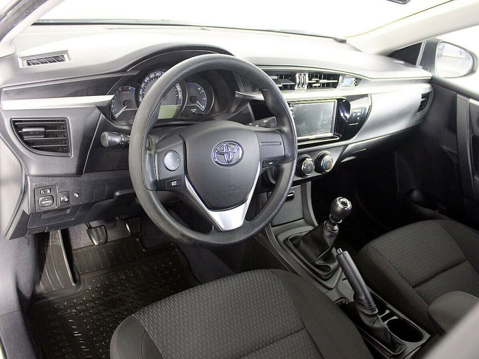 Toyota Corolla, 1.6 л, МТ, 2013 фото 2
