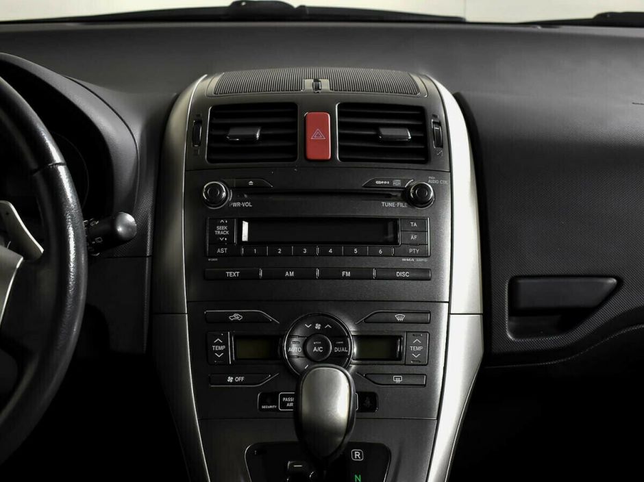 Toyota Auris, 1.6 л, Робот, 2008 фото 9