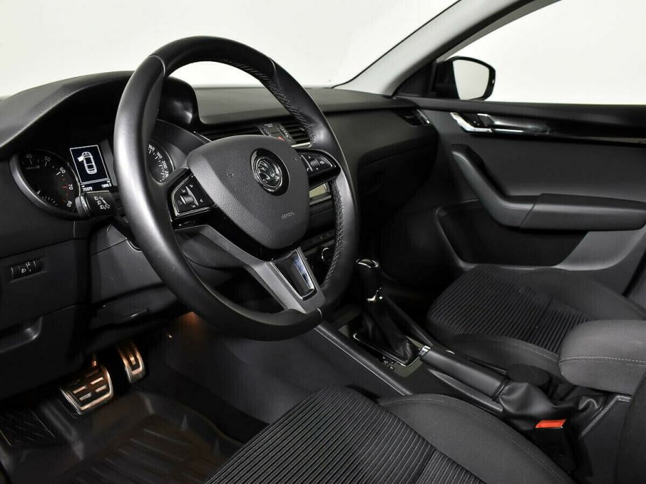 Skoda Octavia Импорт, 1.5 л, Робот, 2019 фото 2