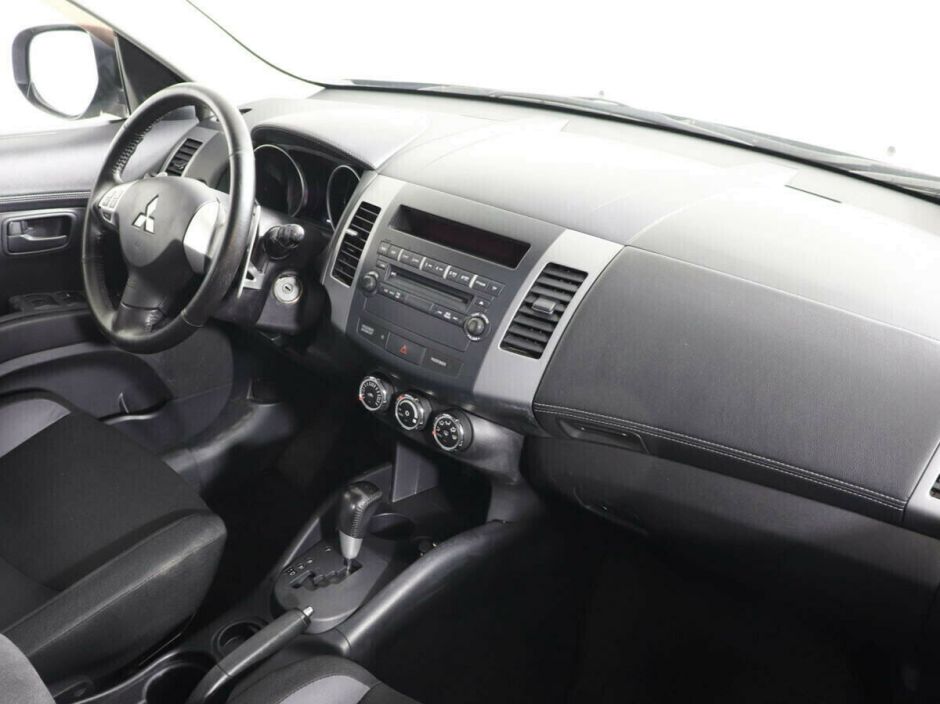 Mitsubishi Outlander, 2.0 л, Вариатор, 2010 фото 2