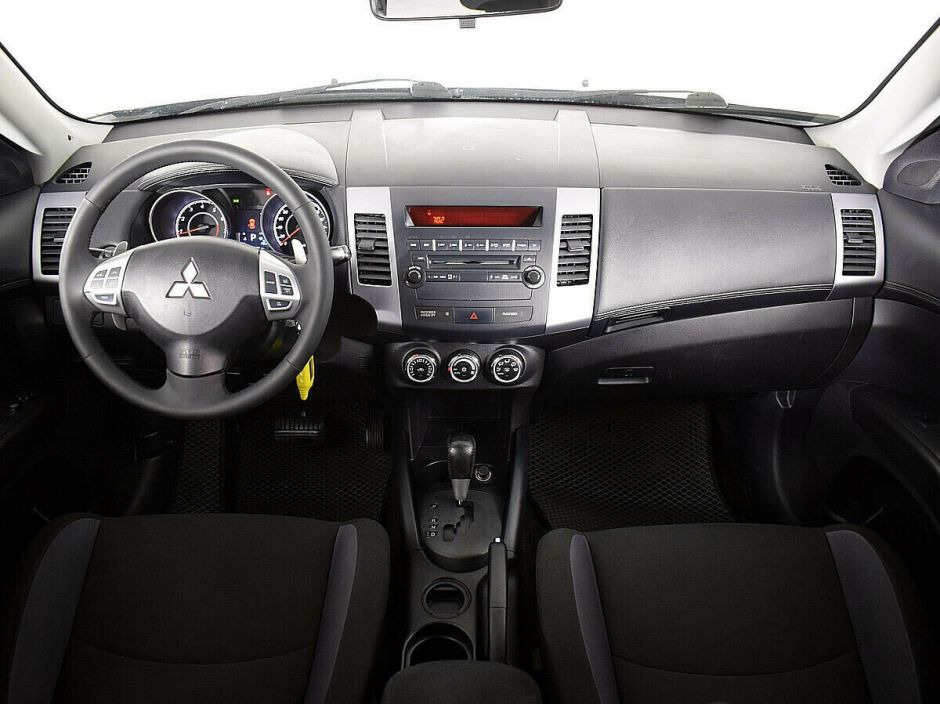 Mitsubishi Outlander, 2.0 л, Вариатор, 2011 фото 5