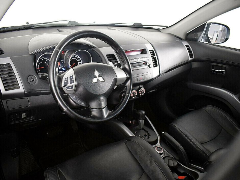 Mitsubishi Outlander, 2.4 л, Вариатор, 2010 фото 2
