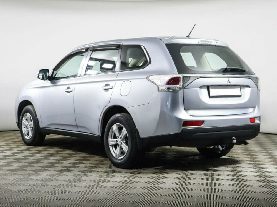 Mitsubishi Outlander, 2.0 л, Вариатор, 2012 фото 6