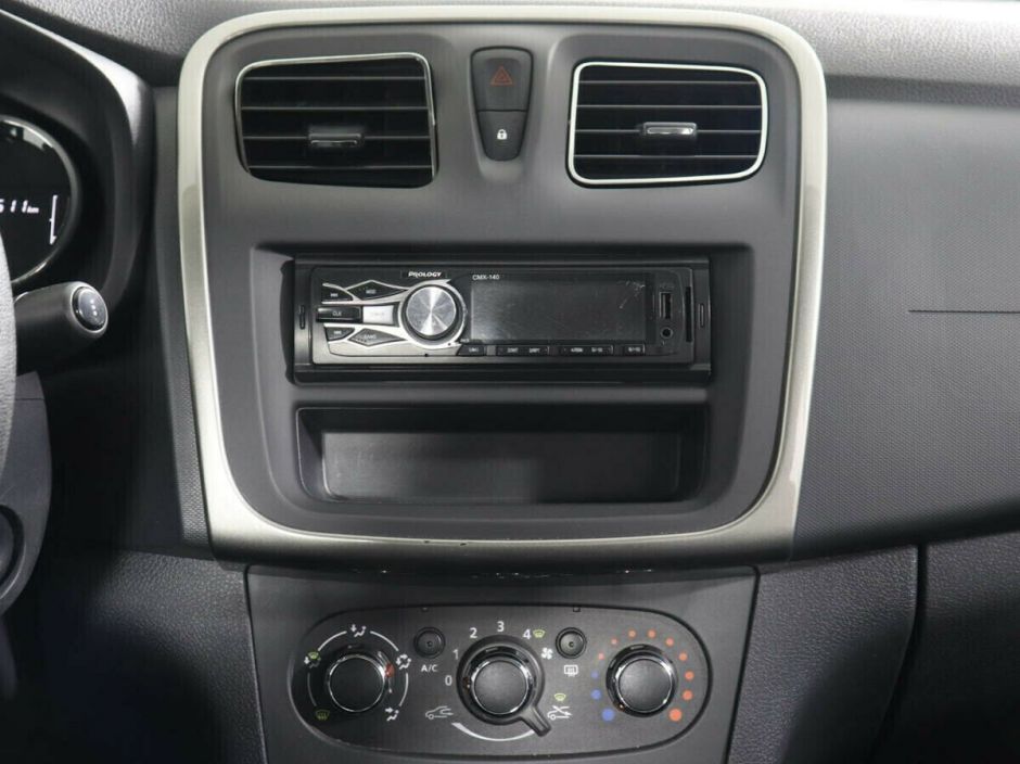 Renault Logan, 1.6 л, МТ, 2018 фото 2