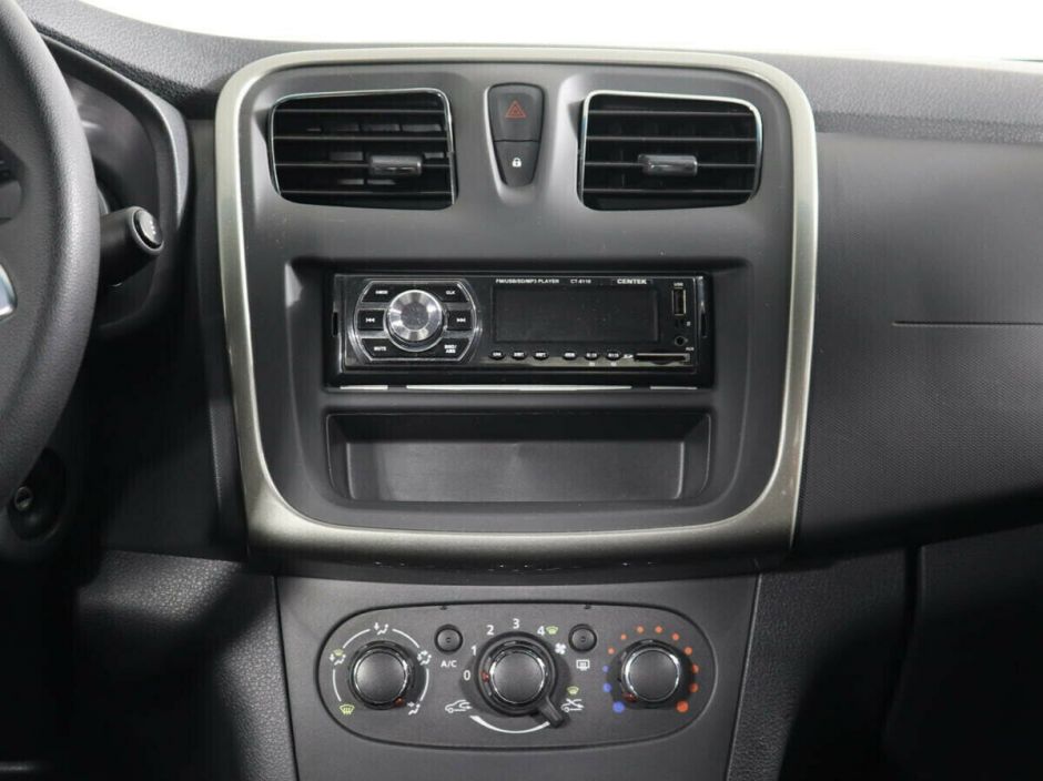 Renault Logan, 1.6 л, МТ, 2020 фото 2