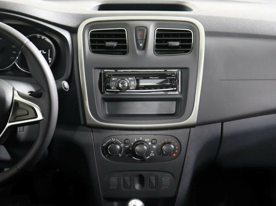 Renault Logan, 1.6 л, МТ, 2021 фото 2