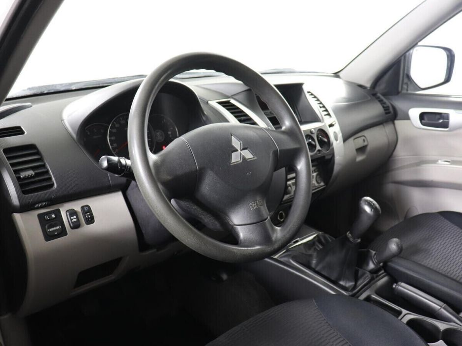 Mitsubishi Pajero Sport, 2.5 л, МТ, 2013 фото 7