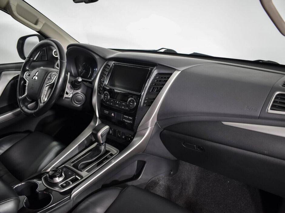 Mitsubishi Pajero Sport, 3.0 л, АТ, 2017 фото 7