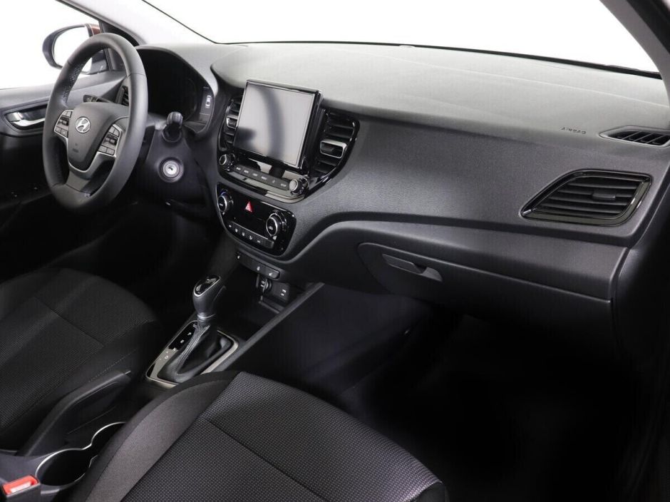 Hyundai Solaris, 1.6 л, АТ, 2022 фото 2