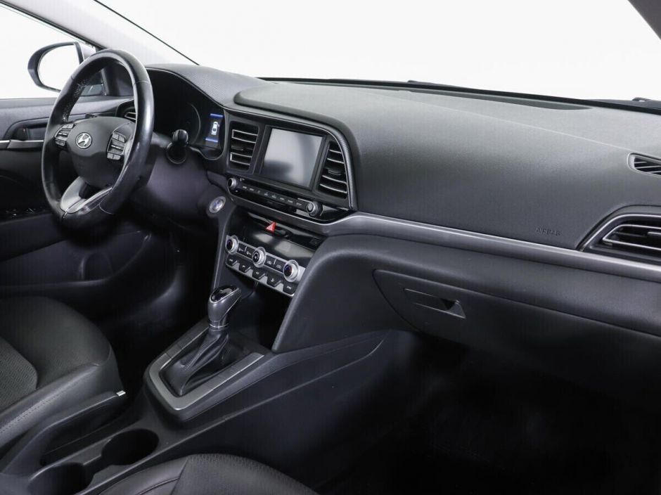 Hyundai Elantra, 2.0 л, АТ, 2019 фото 2
