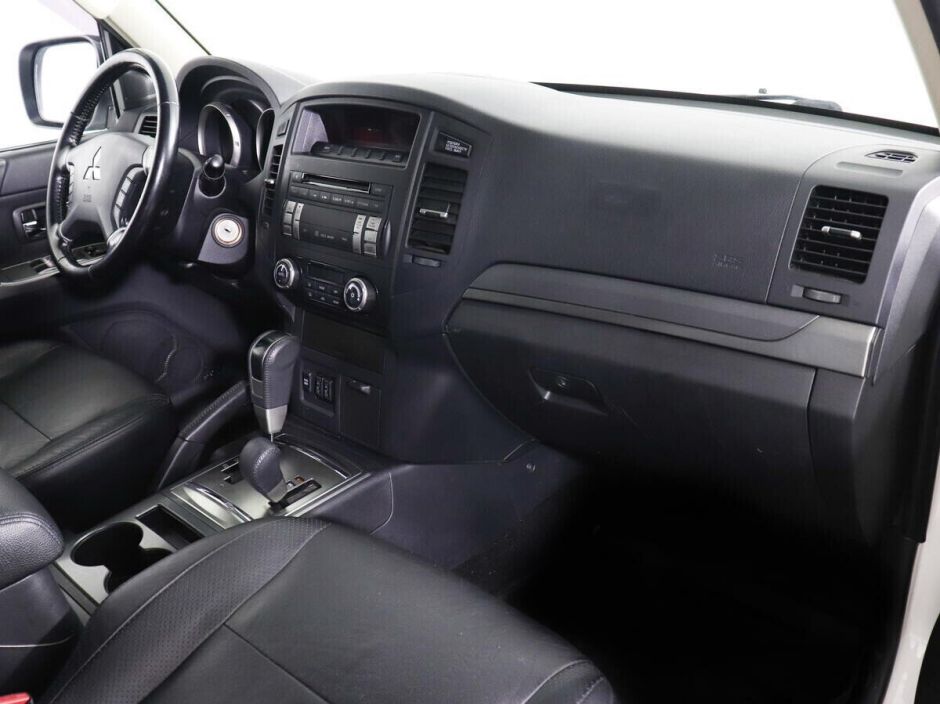 Mitsubishi Pajero, 3.0 л, АТ, 2013 фото 2