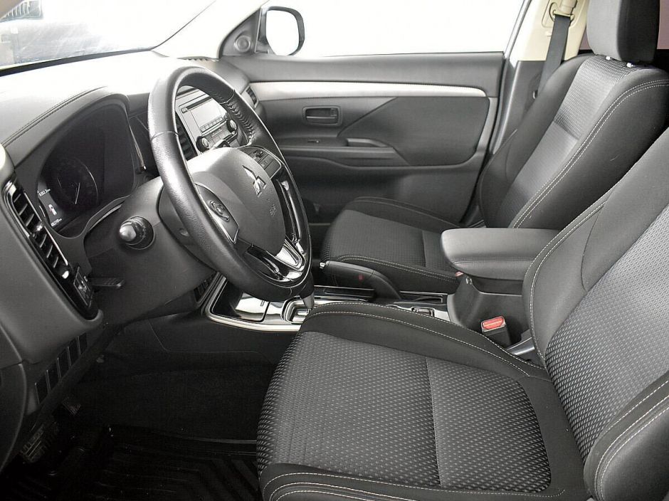 Mitsubishi Outlander, 2.0 л, Вариатор, 2017 фото 7