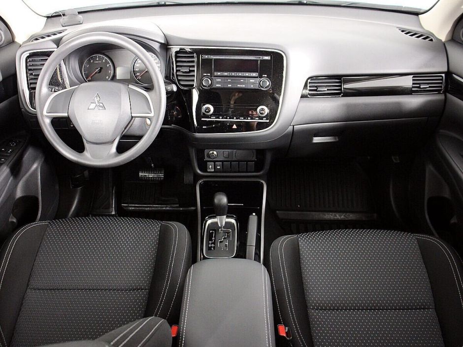 Mitsubishi Outlander, 2.0 л, Вариатор, 2020 фото 9