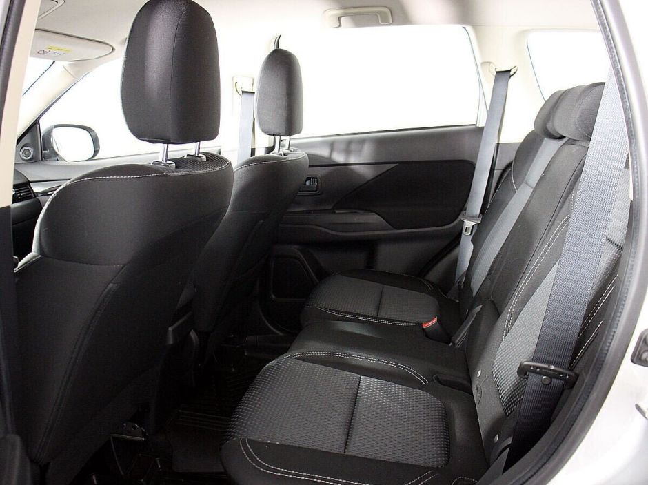 Mitsubishi Outlander, 2.0 л, Вариатор, 2020 фото 2