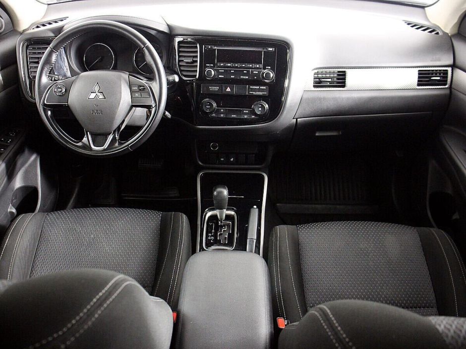 Mitsubishi Outlander, 2.0 л, Вариатор, 2017 фото 9