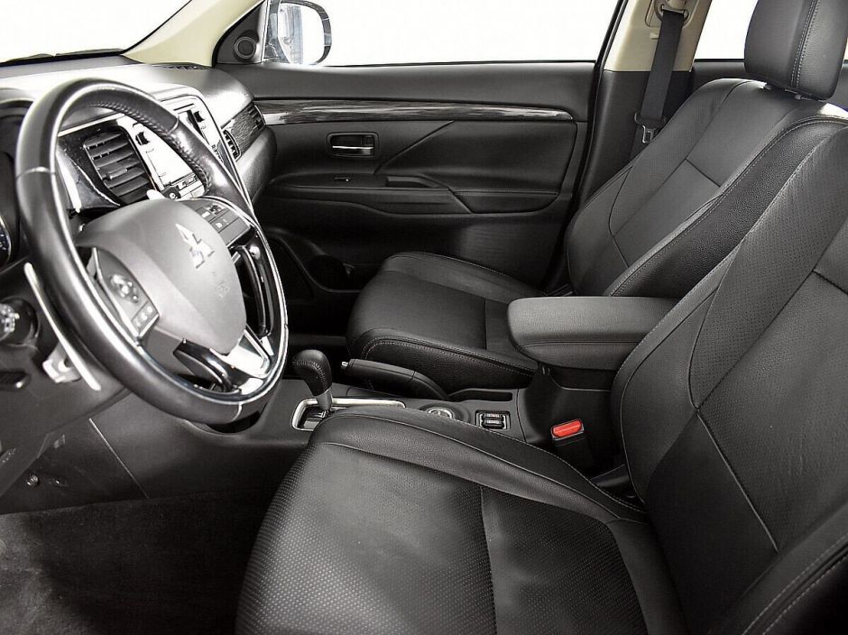 Mitsubishi Outlander, 2.4 л, Вариатор, 2016 фото 7