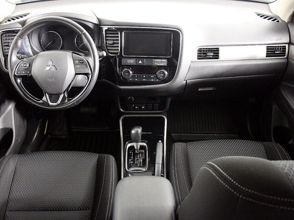 Mitsubishi Outlander, 2.0 л, Вариатор, 2018 фото 9