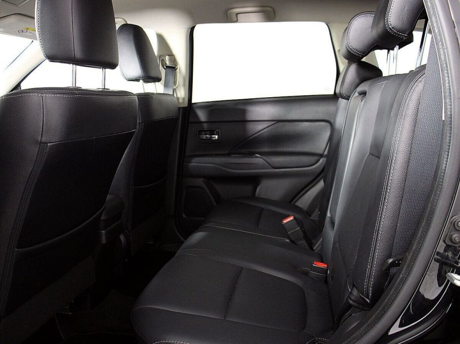 Mitsubishi Outlander, 2.4 л, Вариатор, 2017 фото 2