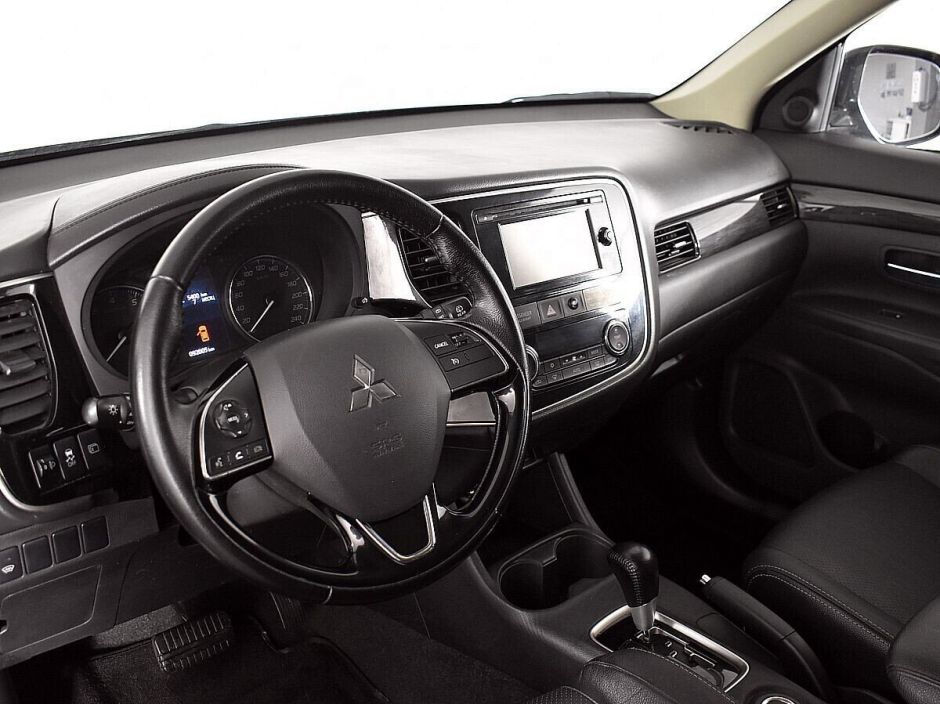 Mitsubishi Outlander, 2.0 л, Вариатор, 2016 фото 9