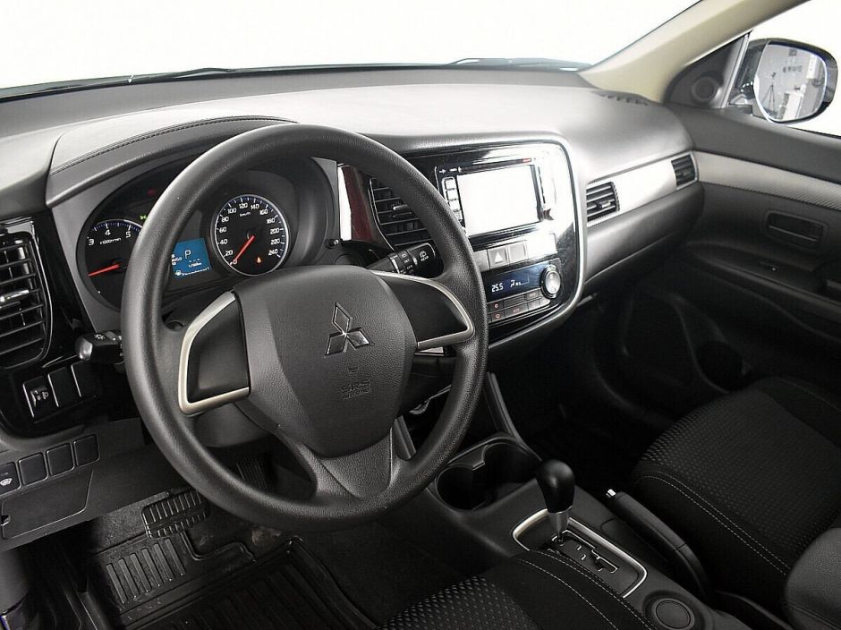 Mitsubishi Outlander, 2.0 л, Вариатор, 2016 фото 8