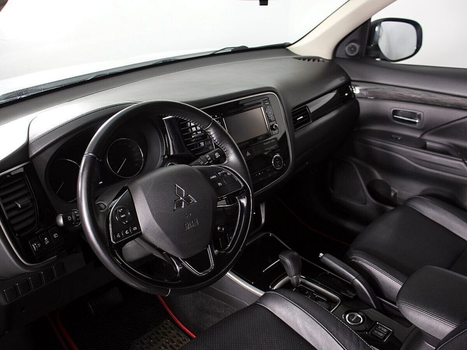 Mitsubishi Outlander, 2.0 л, Вариатор, 2017 фото 7